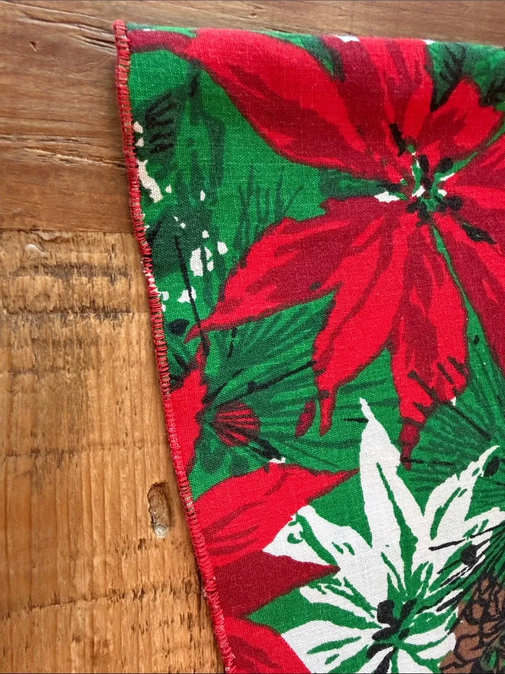 Vintage 60’s Oval Rustic Poinsettia Fabric Tablecloth. Christmas | Holiday